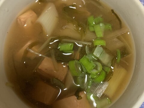 水菜とネギと豆腐の昆布味噌汁